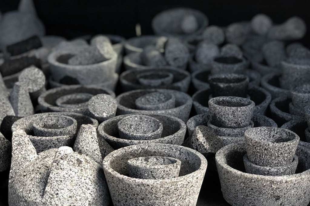 metate y molcajete de piedra volcánica